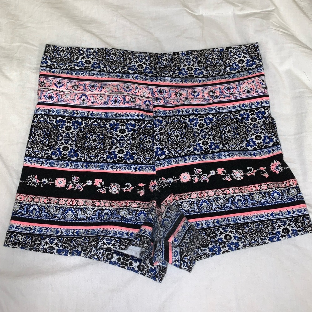 🔥🔥Tribal/Floral Yoga Shorts